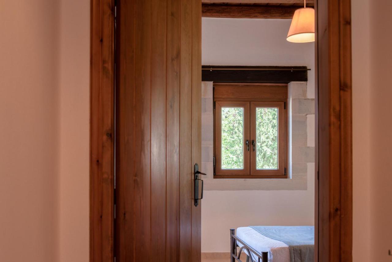 Koules Estate, With Private Pools & Bbq - Embracing Nature, By Thinkvilla Argouli Eksteriør bilde